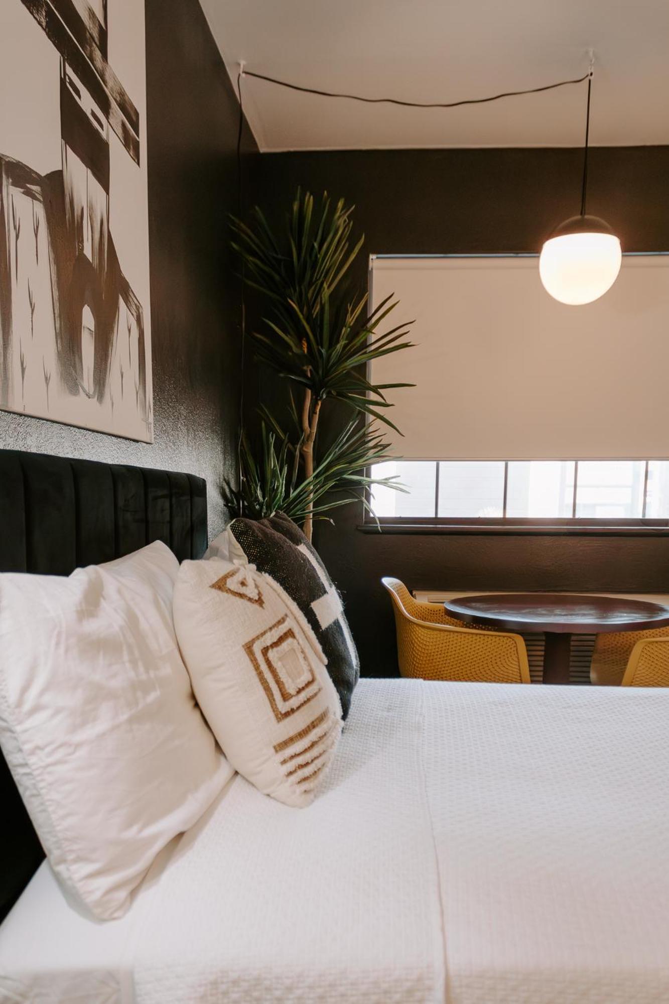 The Cowboy Motel Camp Wood Luaran gambar