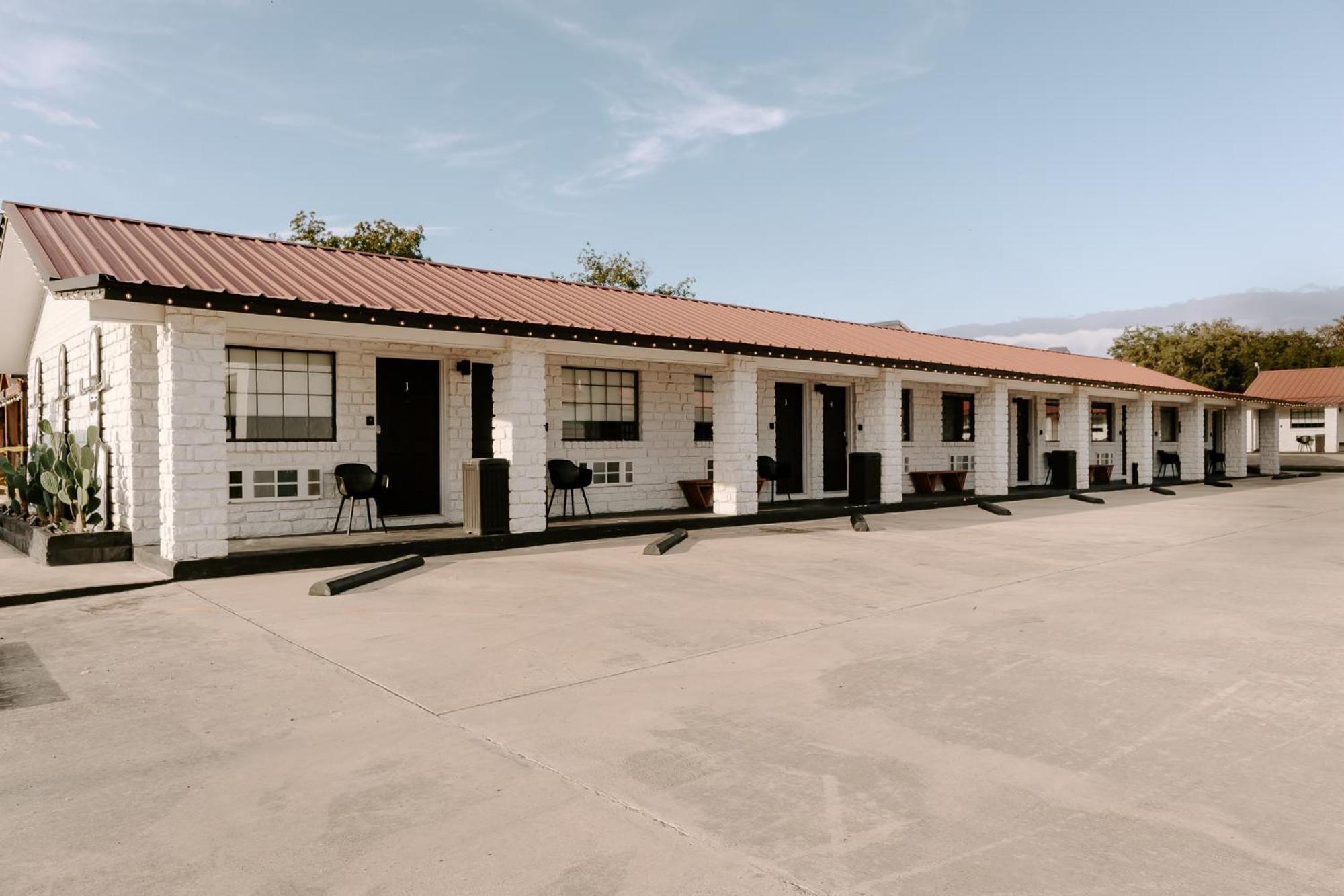 The Cowboy Motel Camp Wood Luaran gambar