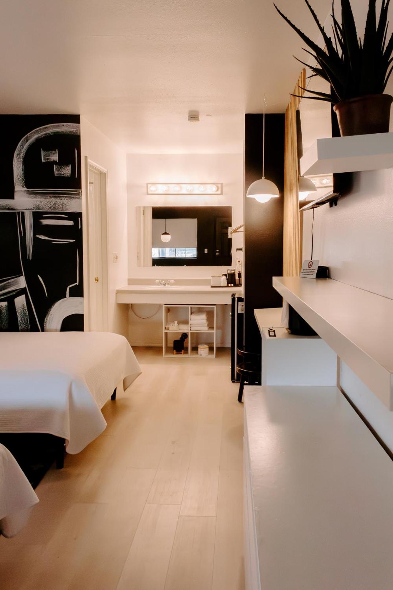 The Cowboy Motel Camp Wood Luaran gambar
